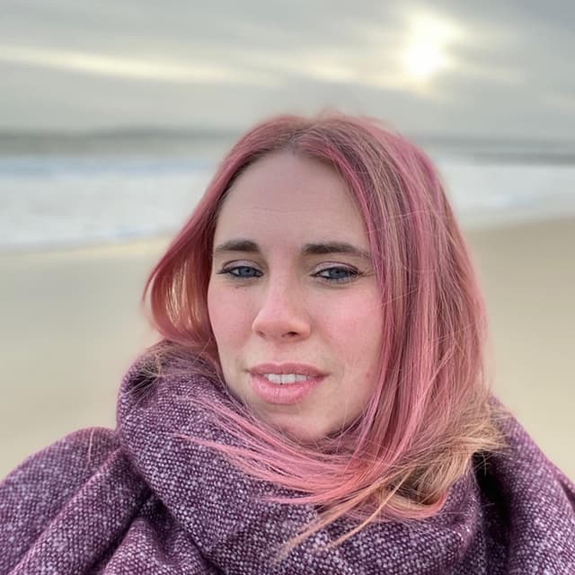 Headshot of Camp Digital speaker Laura Yarrow. Laura has mid-length pink hair and blue eyes